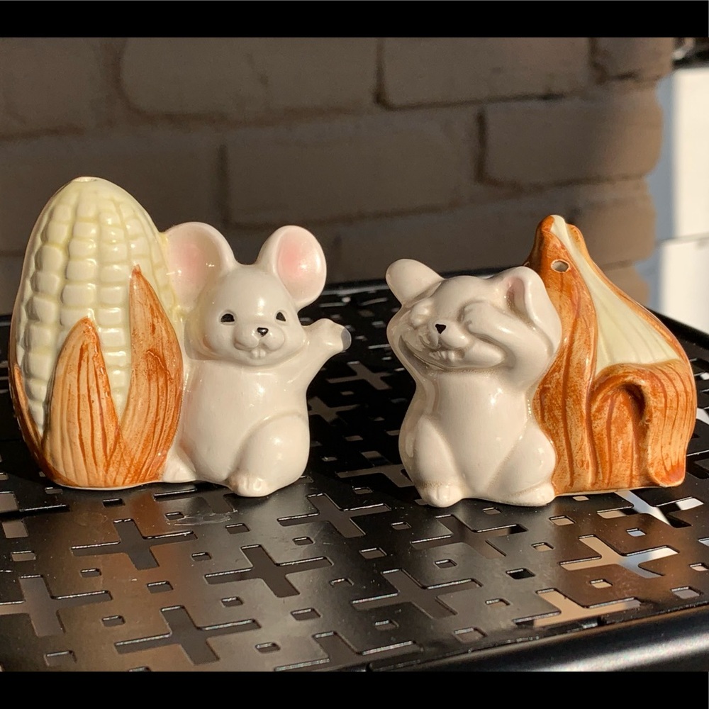Fitz and Floyd, Inc Mouse Salt And Pepper Shakers